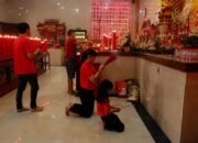 8 Tradisi Unik Imlek di Indonesia, Bersihkan Rumah hingga Perang Air