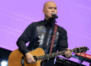 Agnez Mo vs Ahmad Dhani, Berapa Tarif Manggung Sekali Tampil?