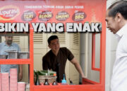 Seru! Chef Arnold Buka Gerobak Nasi Goreng di Depan Rumah Jokowi, Ada Ratusan Pengunjung!