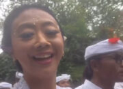 3 Fakta Asri Welas Ikuti Upacara Melukat di Bali, Merasa Lebih Tenang