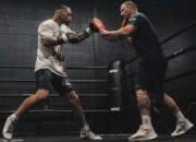 Awas, Daud Yordan! Pukulan George Kambosos Cepat dan Mematikan