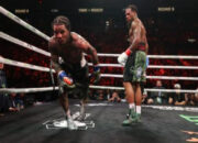 Gervonta Davis Berlutut di Ronde 9, Lamont Roach: Itu Seharusnya Knockdown!