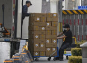 AS Potong Tarif Barang-barang Receh China dari 120% Jadi 54%