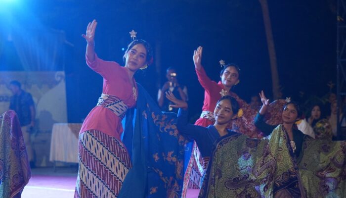 Persatuan Baraya Sunda Kota Dumai Menampilkan Kesenian Tarian Sunda Sinjang di DUFEST Idaman 2025