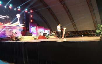 Ketua Pelaksana Expo 2026 Wahyu Ari Septian, S.T, di Sambut Teriak dan Tepuk Tangan Penonton di Malam Penutupan Expo.