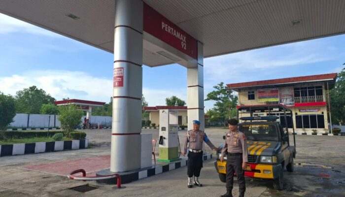 Polres Dumai dan Polsek Jajaran Melaksanakan Patroli Pastikan Seluruh SPBU Yang Ada Di Dumai Aman Kondusif