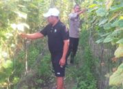 Bhabinkamtibmas Aiptu Subandi Bersama Petani Melakukan Pengecekan Pekarangan Pangan Bergizi .